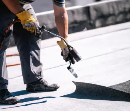 How-Long-Does-It-Take-to-Install-a-Flat-Roof-on-Your-Commercial-Building-495x400